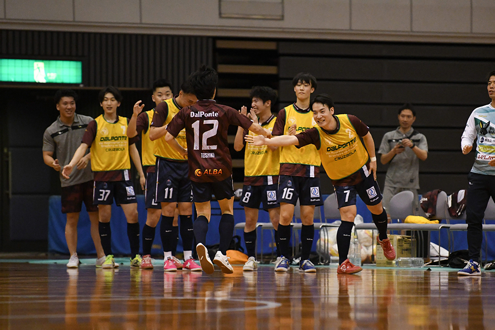 写真ギャラリー更新【第11回頂杯 グループリーグ第1試合 vs シュライカー大阪サテライト】