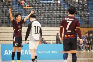 写真ギャラリー更新【第26回地域フットサルチャンピオンズリーグ 1次ラウンド 第2戦 vs R，D/DINO’S】
